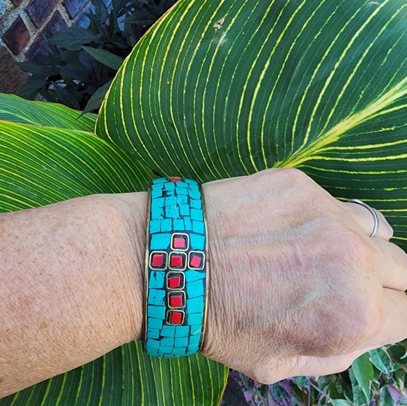 Vintage cross inlay brass bangle - Picture 2 of 5